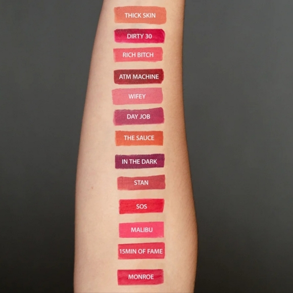 NIB Qveen Studio Matte Liquid Lip Satin In The Color Monroe - Picture 7 of 7